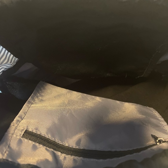 Adidas women’s drawstring bag. - Picture 4 of 6